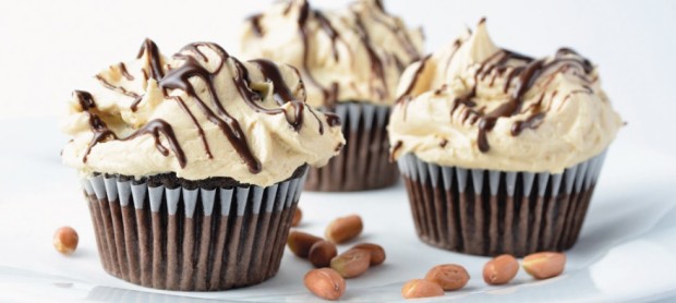 Chocolate-Peanut-Butter-Cupcakes-980x440